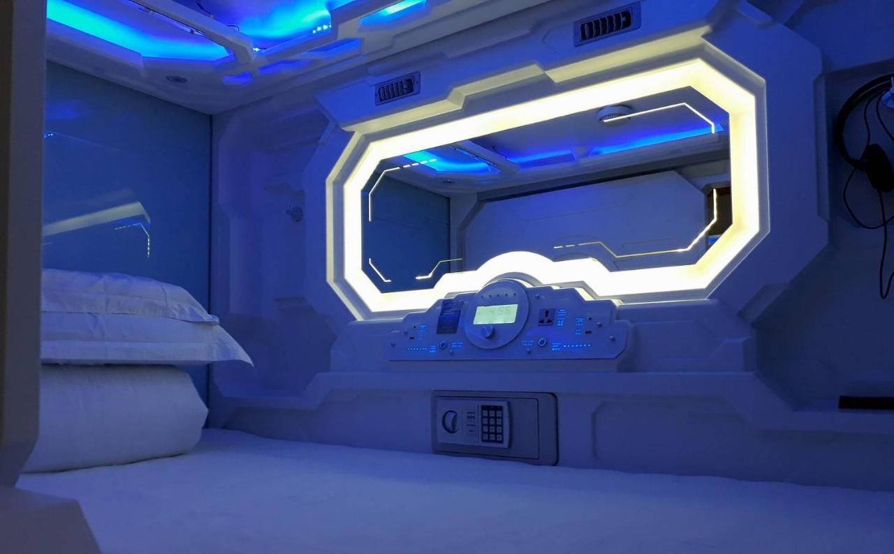 Bestow Capsule Hostel Kuala Lumpur Exteriör bild
