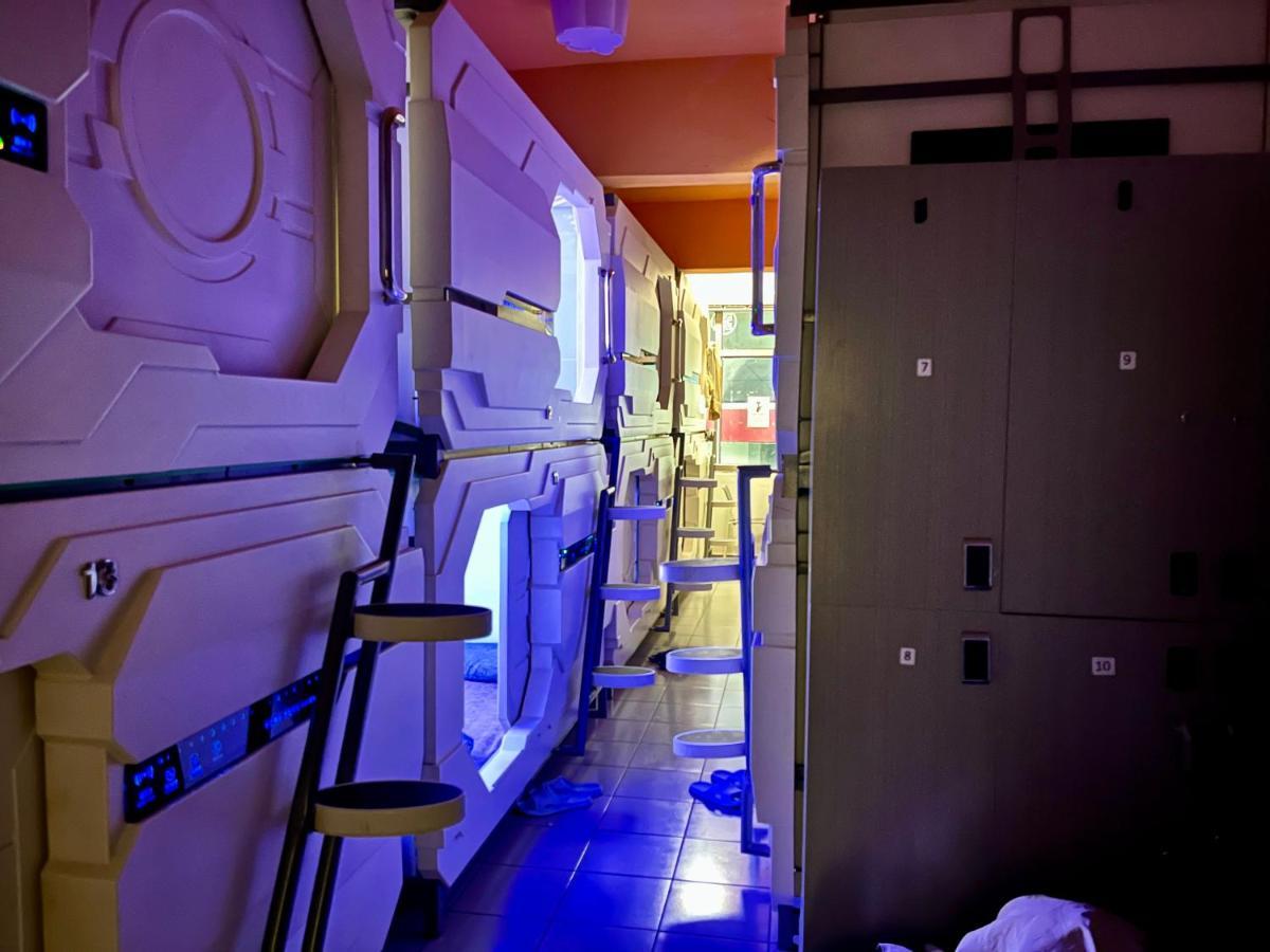 Bestow Capsule Hostel Kuala Lumpur Exteriör bild
