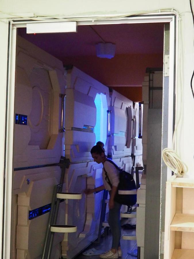 Bestow Capsule Hostel Kuala Lumpur Exteriör bild