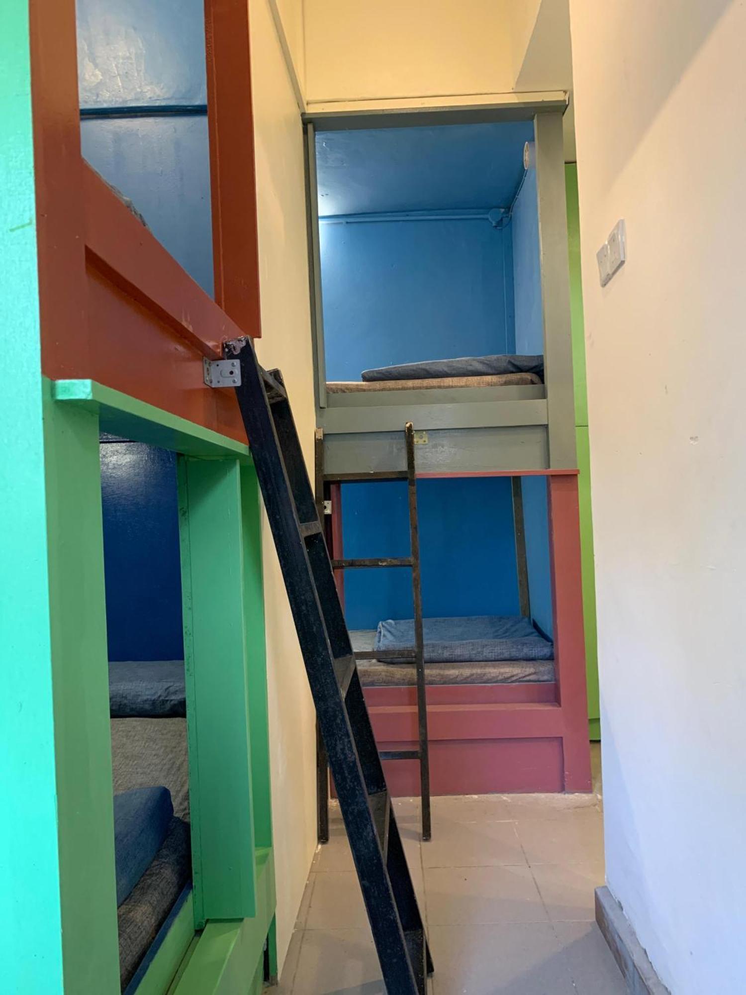Bestow Capsule Hostel Kuala Lumpur Exteriör bild